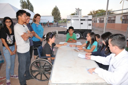 Cumple Guillermo Padrés con estudiantes del Sur de Sonora